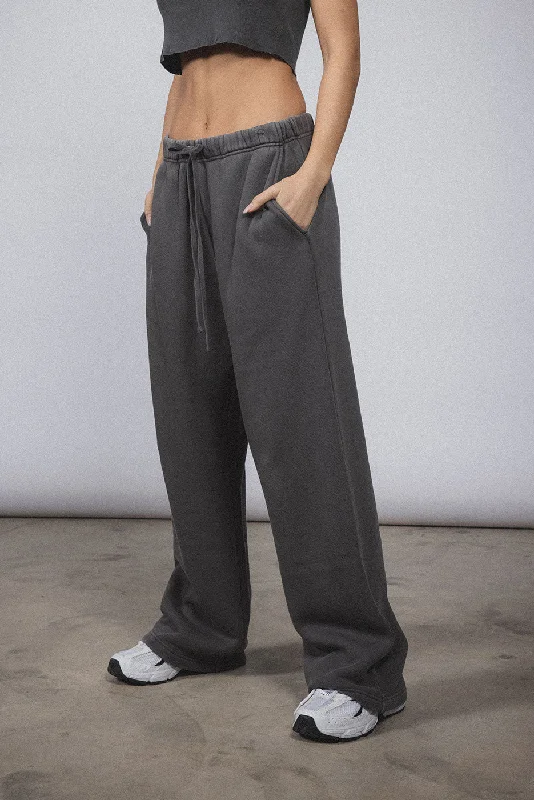 CORE STRAIGHT LEG SWEATPANT